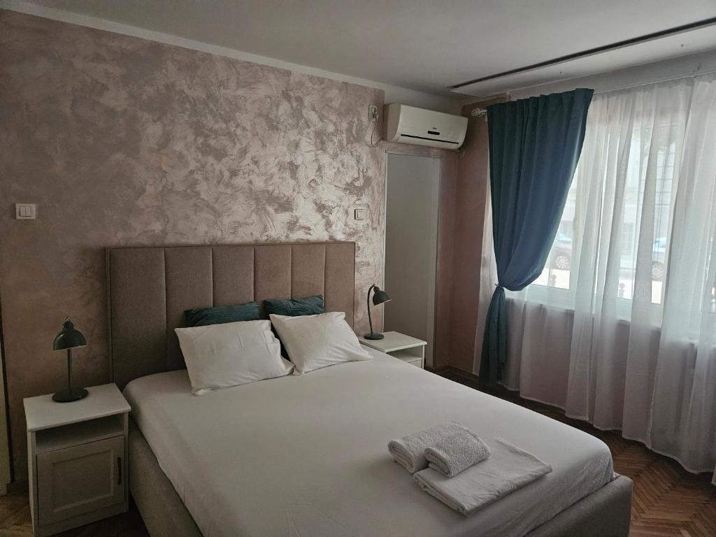 Room Nine, Bělehrad