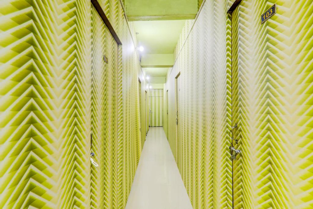 SPOT ON The Space Resto & Rooms, Gulzārbāgh