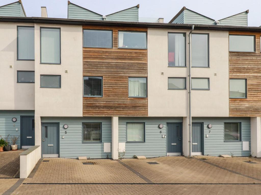 5 Quay Court, Newquay