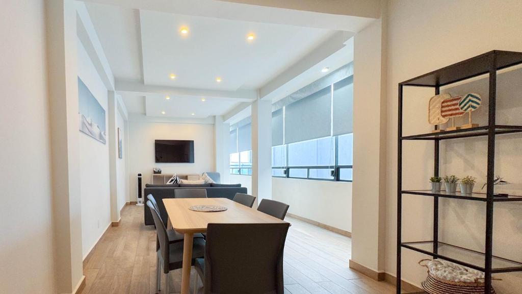 ZIELO Modern apt steps to Zocalo Rooftop view, Mexiko