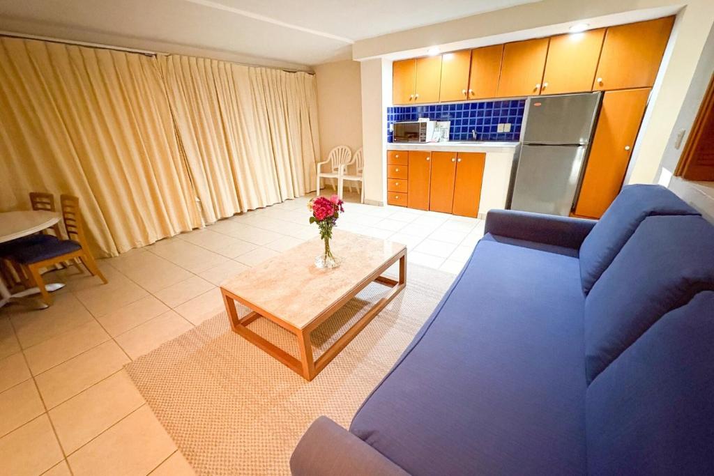Spacious, with access to the pool and the beach! - 4