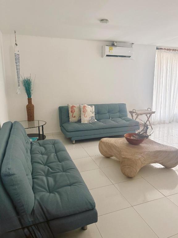 Walking distance to the beach, restaurants, and shops - 5