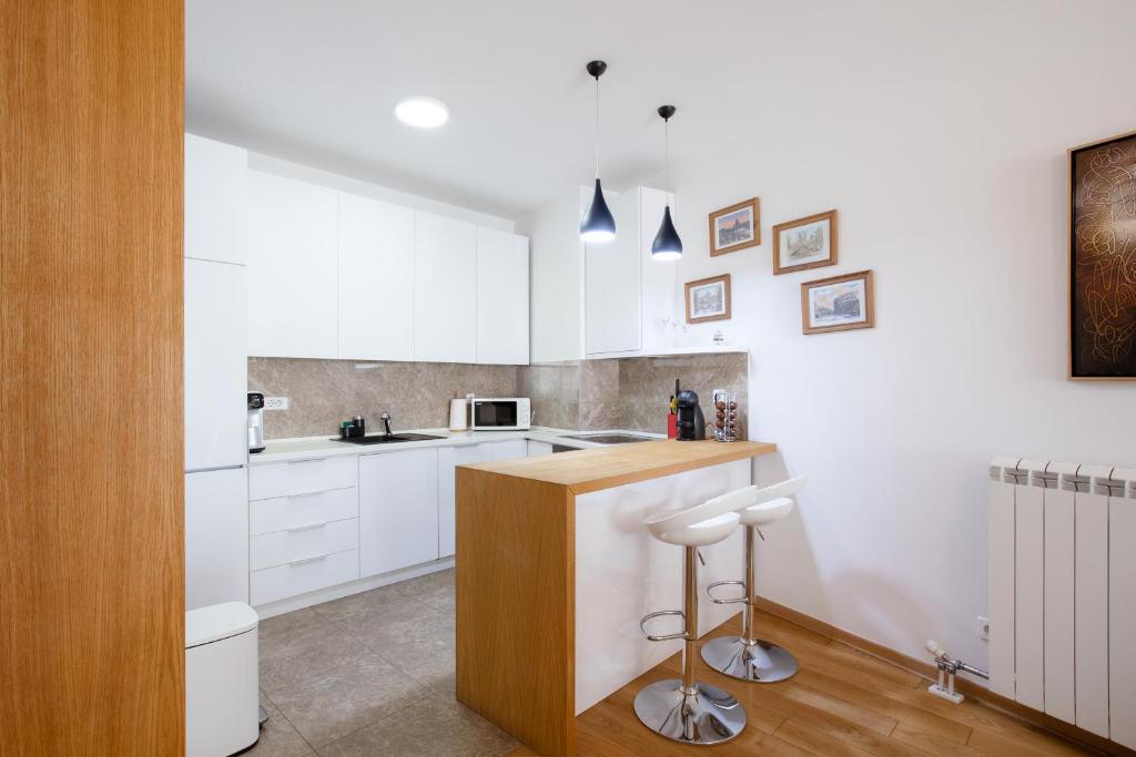 Central Garden Apartment - Parking & Security - 4