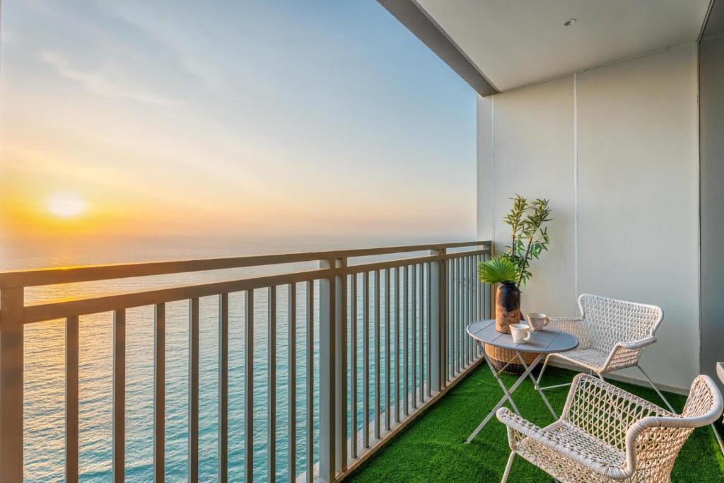 GuestReady - Unobstructed Sea View | 3BHK w/ Maids, Dubai