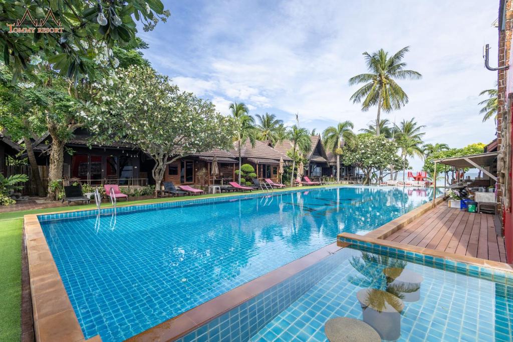 Swimming pool, Tommy Resort in Ko Pha-ngan