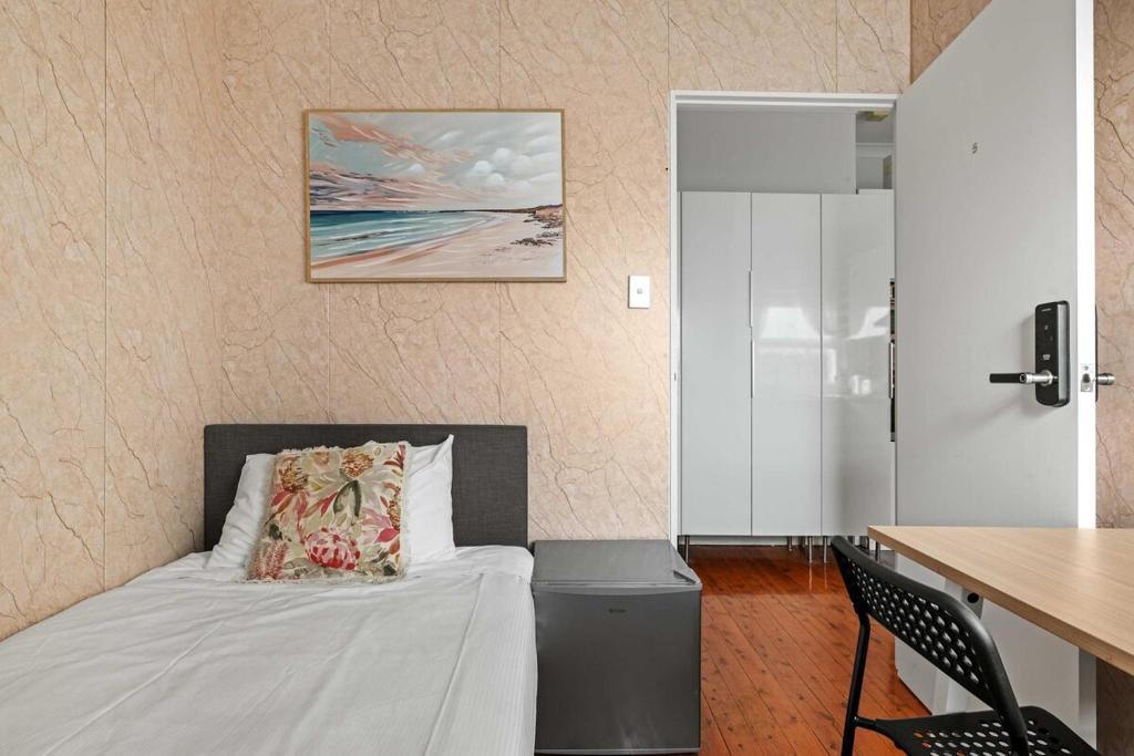 Freshly Modernized Single Room- Well-Connected Suburb Shared Bathroom, Epping