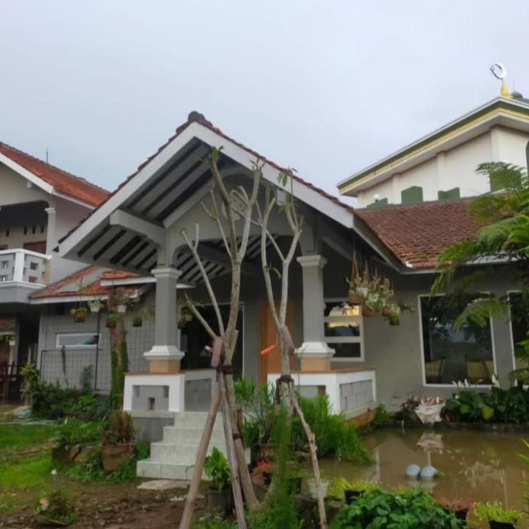 Rumah Bu Tari, Gunungpicung