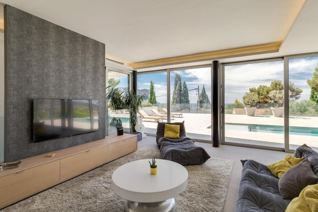 Luxurious architectural villa - 4