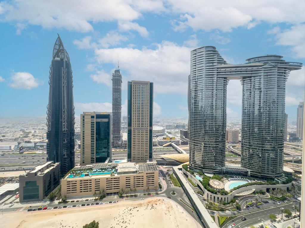 Private Sea View Room in 3BR Downtown Apartment Direct Mall & Metro Access, Dubai