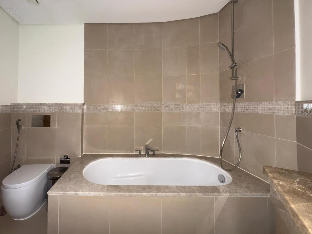 Tratoli Address and Sea View, Dubai