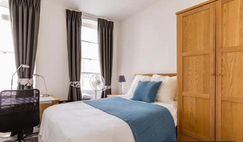 City Living, 2-Bed Flat in the Heart of Soho, Londýn