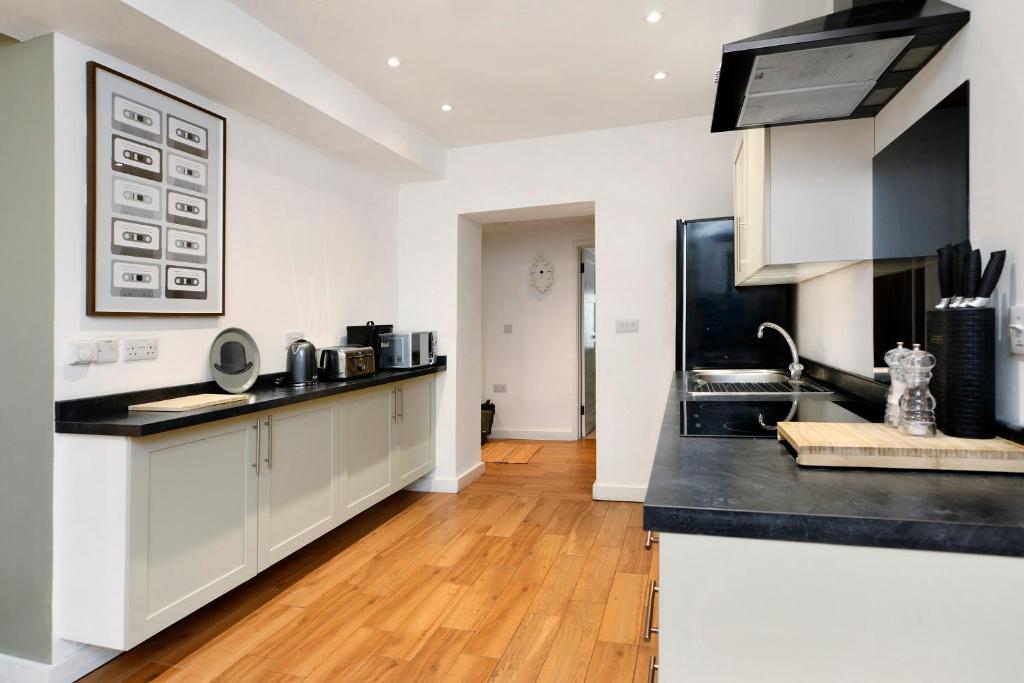 Pinewood Lodge, South Brent photo 6