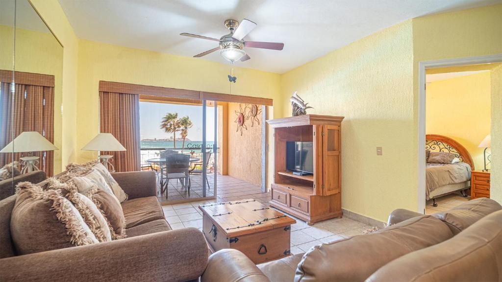 Rock n' Reel Amazing Oceanfront - 1