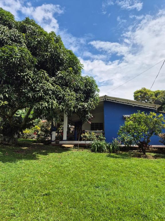 Casa rustica y familiar con piscina en La Vega Cund - 1