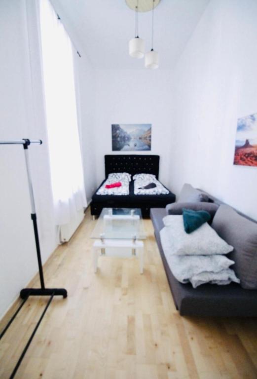 Elegant & Modern 3BR Apartment Near Augarten Park, Вена