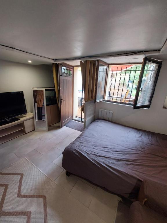 Chambre-coin repas, sous terrasse, Proche gare, Franconville