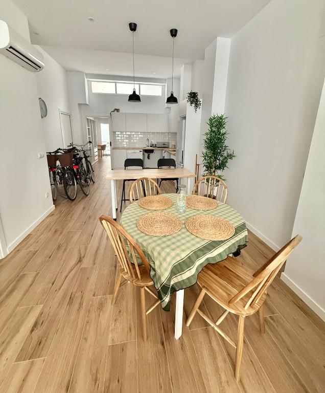 1 Amplia y Exclusiva Vivienda con Terraza - 2