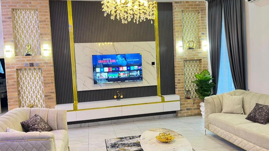 Luxury Let Concepts, Maiyegun