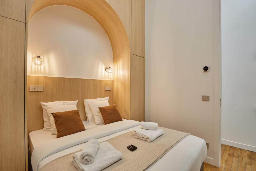 Chic Saint Honoré Luxury Stay with AC - 3