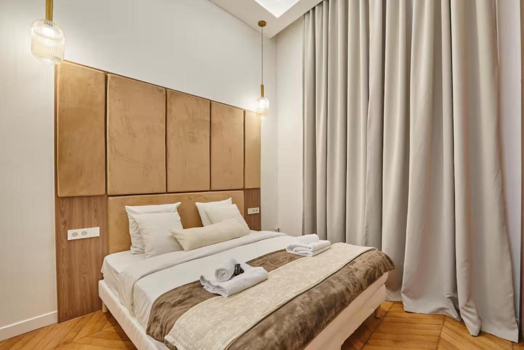 Chic Saint Honoré Luxury Stay with AC - 5
