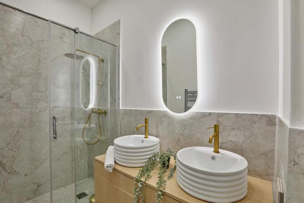Chic Saint Honoré Luxury Stay with AC - 4