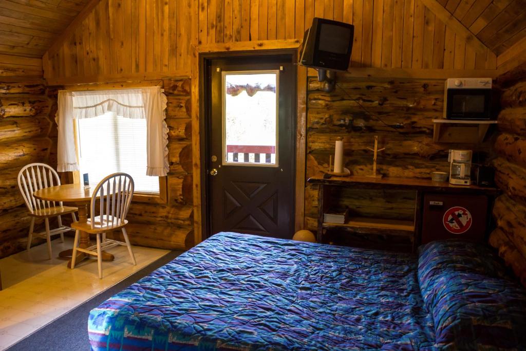 Midnight Sun Log Cabins photo
