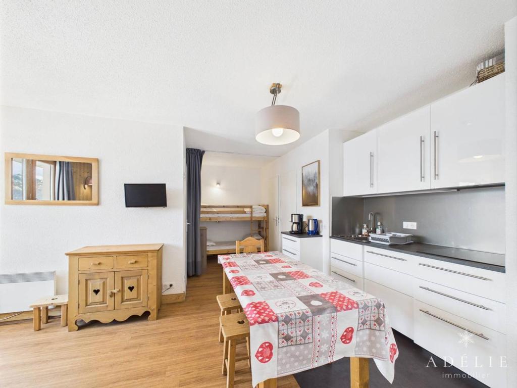Charmant T2 rénové, skis aux pieds, balcon sud, parking inclus, 6 pers - Montvalezan - FR-1-398-540 - 3