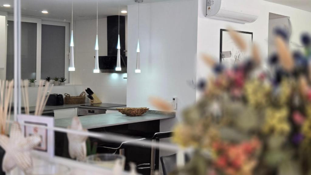 Premium Monthly Rental Beach Front by Del Parque Flats - 3