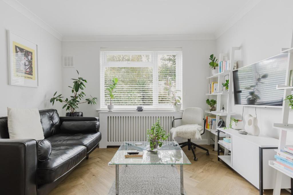 Beautifully Designed 1BD Flat Fulham Broadway, Londýn