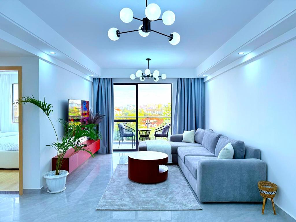 Spacious 2BR in Westlands With Pool, Gym and Rooftop views & Free breakfast, Nairobi