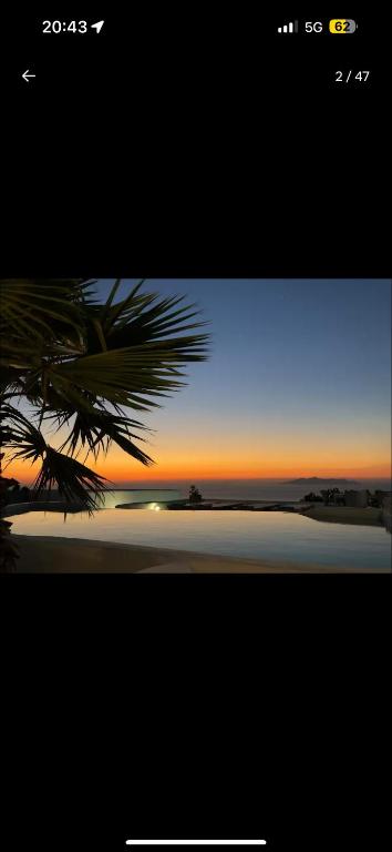 Cueva Con Vista Studios, Pyrgos