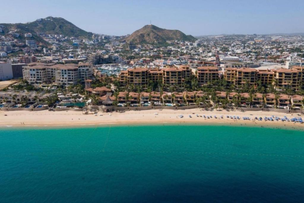 Hacienda Beach Club, 5-Star, Beachfront, Sleeps 8 - 4