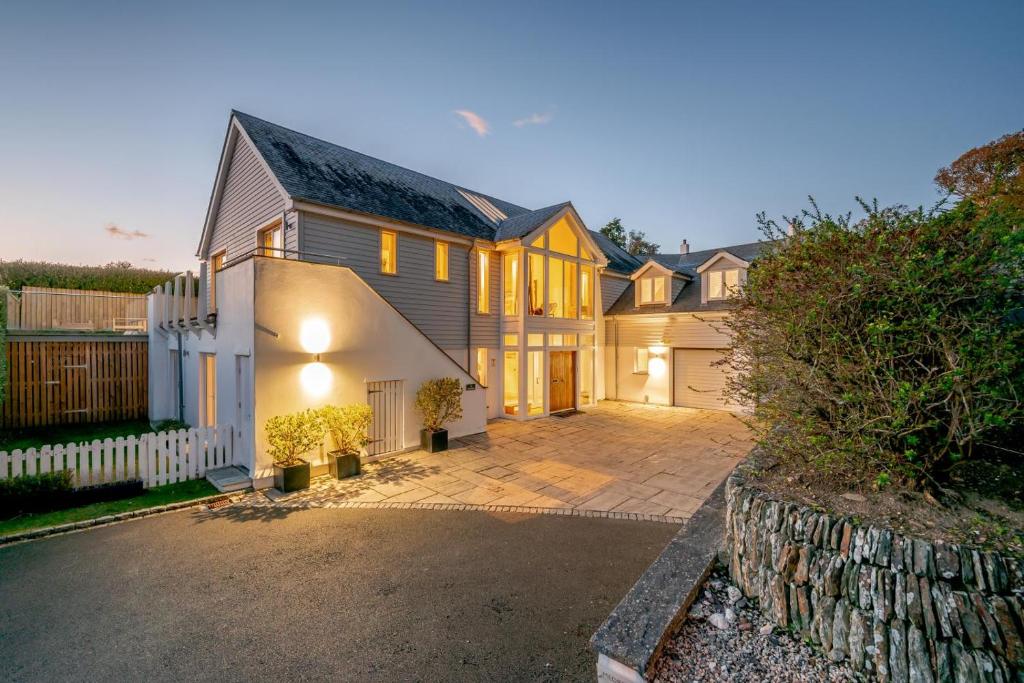 5 Bed in Rock oc-m33185, Padstow