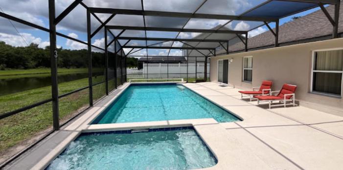 South Facing Pool with Lake View - Ideal for Families & Couples, Kissimmee