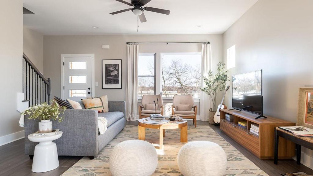 Shelton Urban by AvantStay Sleeps 20 2 Unit Buyout Spacious Design, Nashville