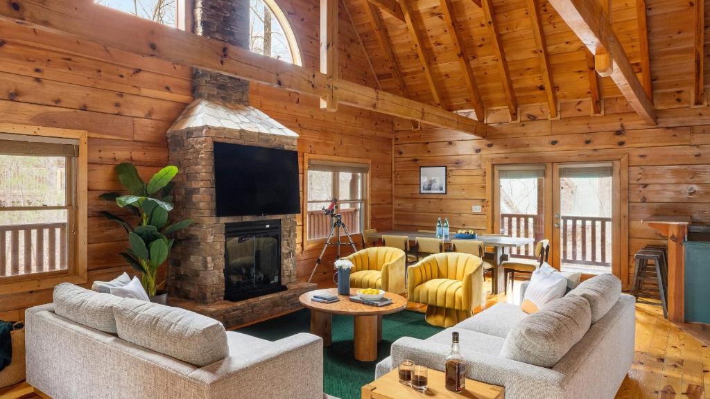 Yesteryear by AvantStay Hot tub 360 Deck Views and Game Room Easy Access, Sevierville