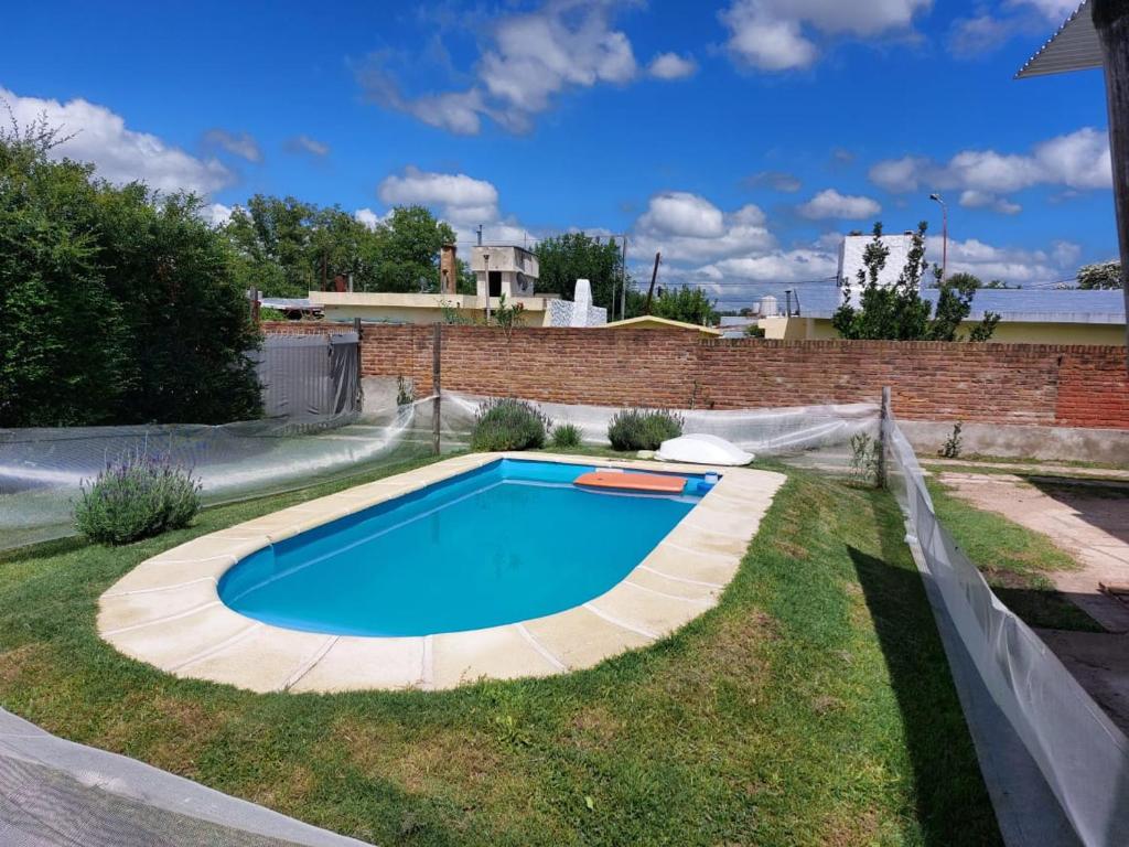 Casa con pileta y excelente ubicación a una cuadra de la plaza principal en Villa Giardino, Villa Giardino