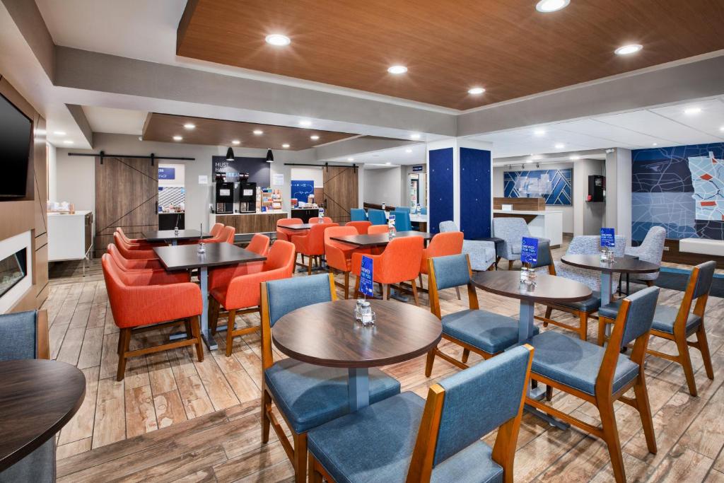 Holiday Inn Express & Suites Eden Prairie – Minneapolis By IHG