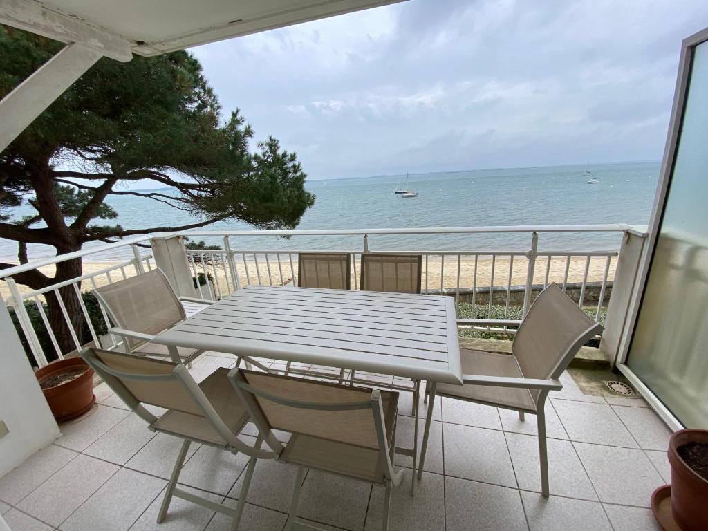 Appartement T3 en bord de mer avec parking sécurisé et WiFi - FR-1-374-230 - 1