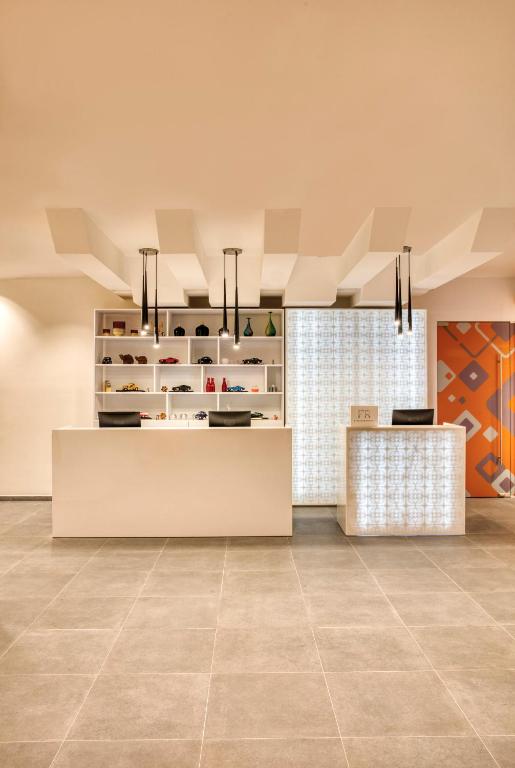 フロント・ロビー