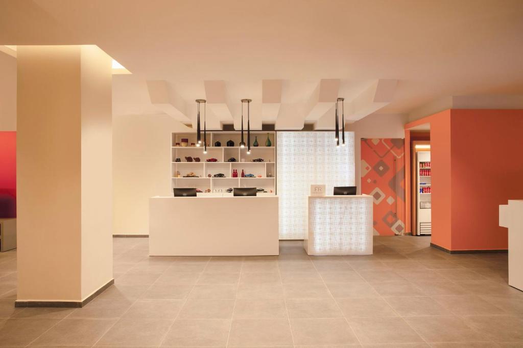 フロント・ロビー