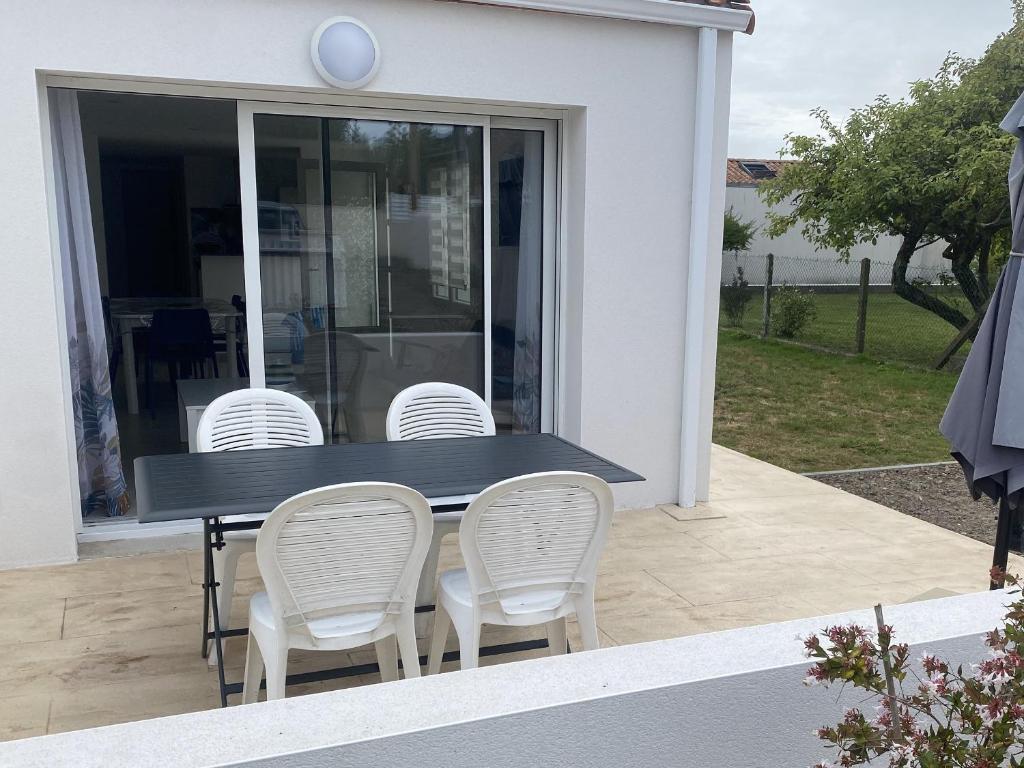 Maison neuve au centre de La Tranche-sur-Mer: WiFi, parking, proche plage et commerces - FR-1-22-355 - 2