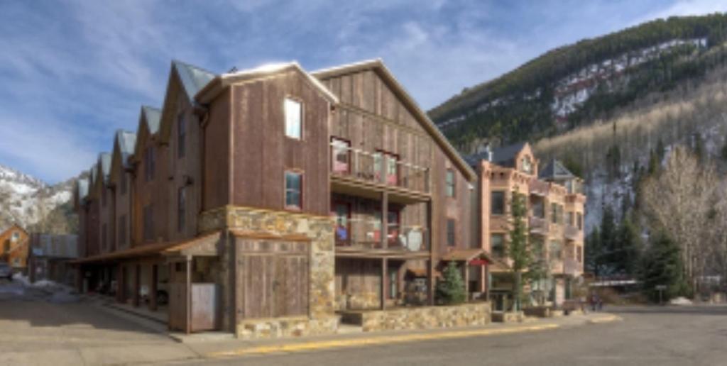 Ore Station 2 by AvantStay Modern Oasis in the Heart of Telluride w Hot Tub, Telluride