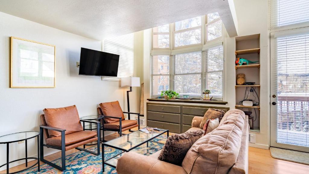 Columbia Place 5 by AvantStay Ski-InSki-Out Unit in Great Location, Telluride