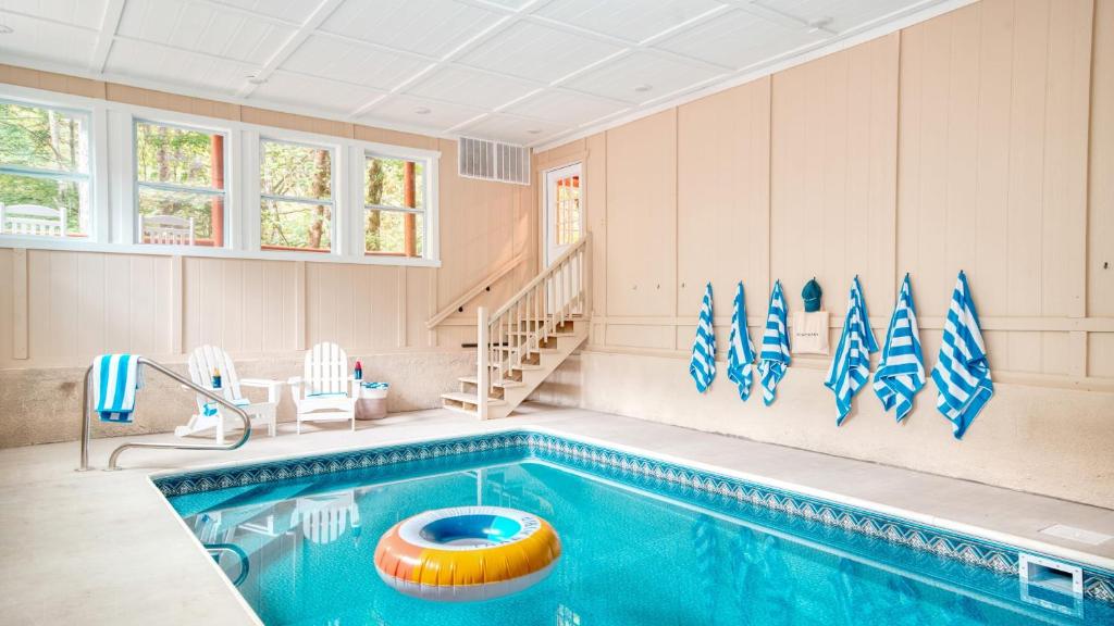 Bluestem by AvantStay Incredible Views w Large Balcony Indoor Pool, Sevierville