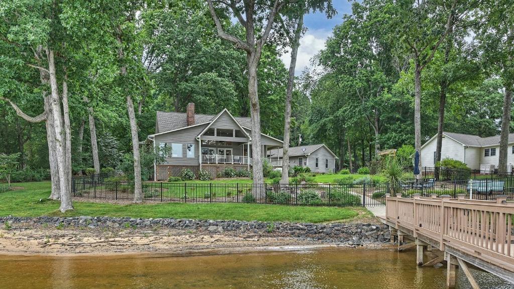 A Frame of Mind by AvantStay Private Dock View, Lake Norman of Catawba
