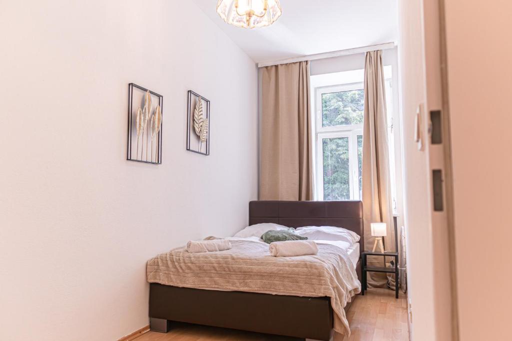 Welcoming 2BR & 1LR Budget Apartment well connected, Wien