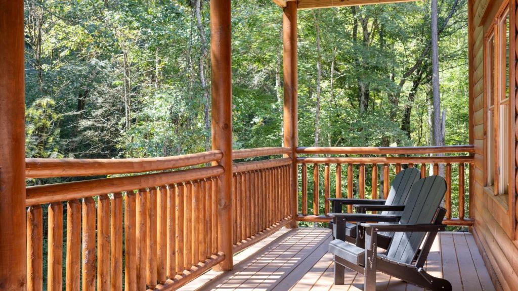 Bluebell by AvantStay Incredible Views w Large Balcony Indoor Pool, Sevierville