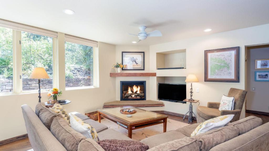 River Edge A by AvantStay Three BR Condo In Historic Depot District, Telluride