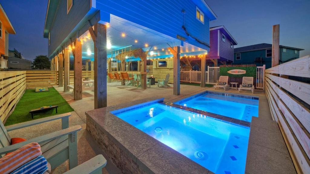 Totally Beachin by AvantStay Private Heated Pool Hot Tub Fire Pit, Port Aransas